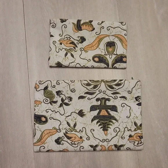 Siris Set of 2 Floral Turtle White Green Pouches - Picture 3 of 9